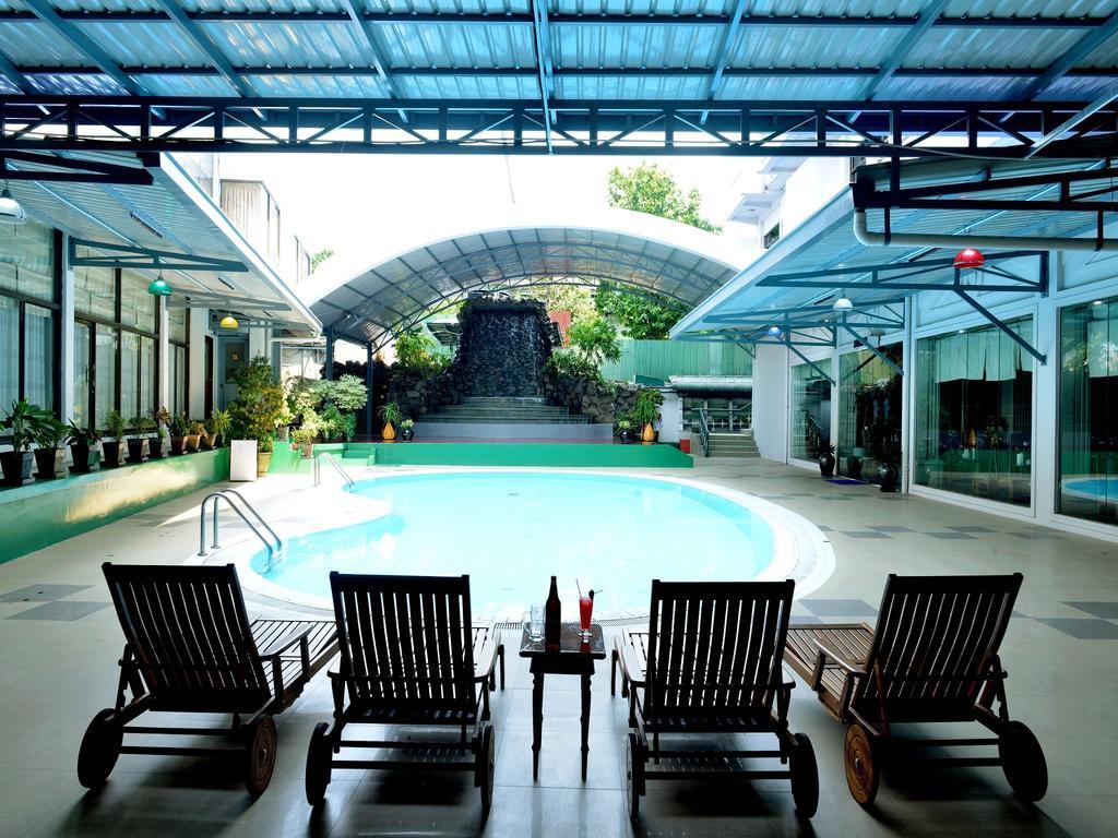 Golden Butterfly Hotel Yangon Dış mekan fotoğraf
