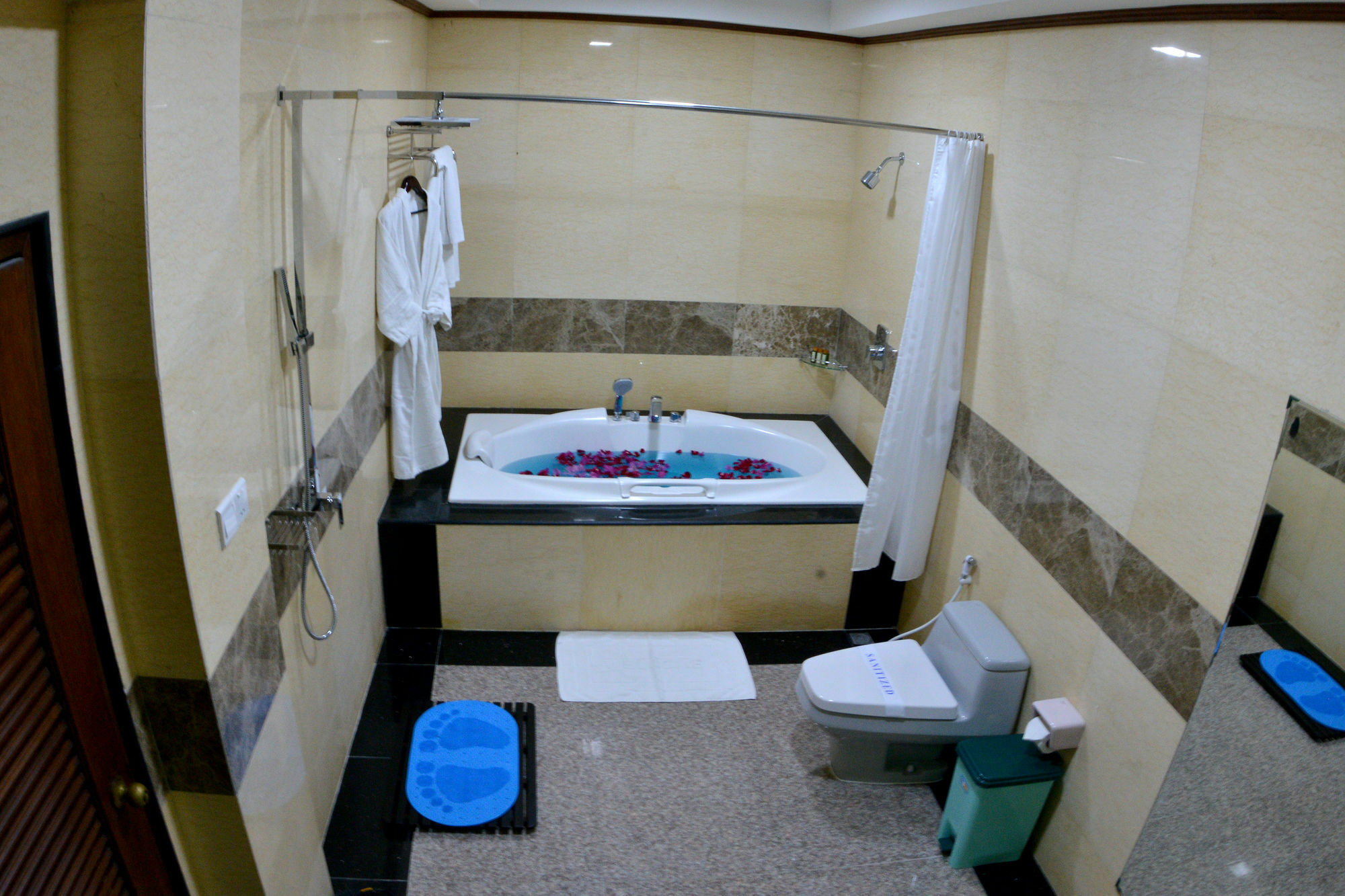 Golden Butterfly Hotel Yangon Dış mekan fotoğraf